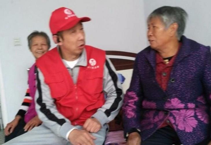 怀来爱心在路上公益群携手怀来爱心车队与老人共度重阳节